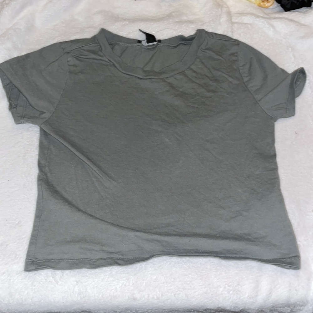 Army green short sleeve cropped Siri pretty color from forever 21